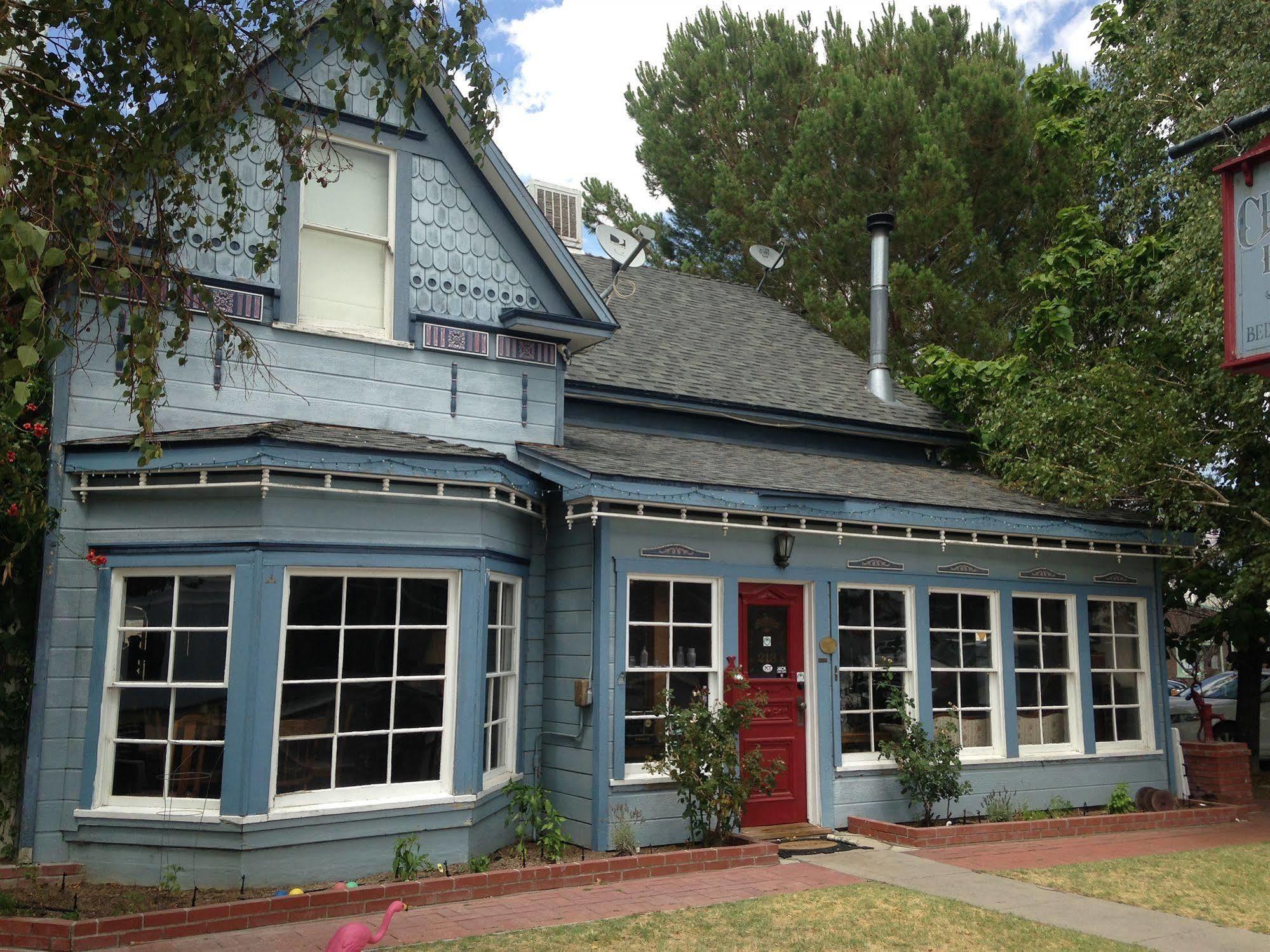 The Hostel California Bishop Luaran gambar